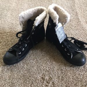 Black fur lined converse